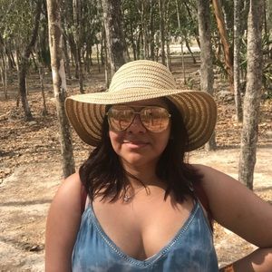 Meet your Posher, Sandy